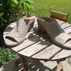 Sbicca Tan Mules Comfortable Clogs